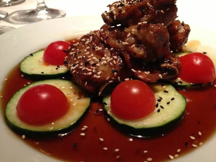 Caramelised ribs in soy with sesame