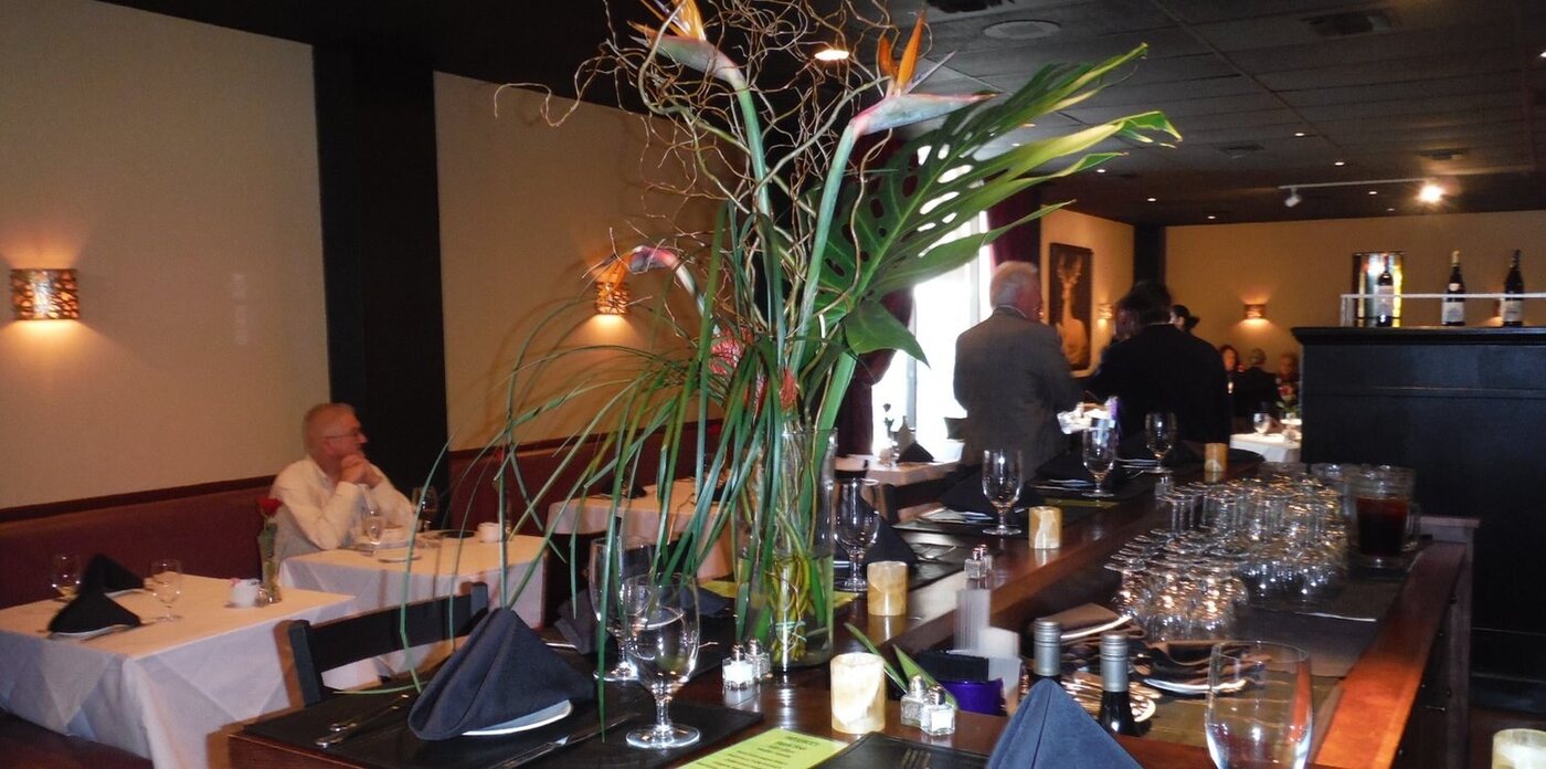 A table dressed with flowers